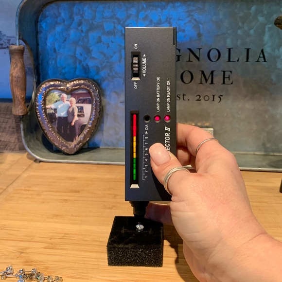 4 pairs of brilliant white Moissanite - Picture 4 of 6